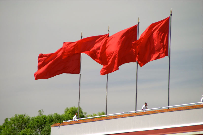 linearly-arranged-4-flagpoles-with-red-flags